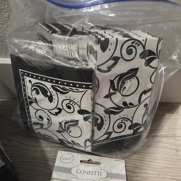 Damask Decorations - Picture 6 of 6